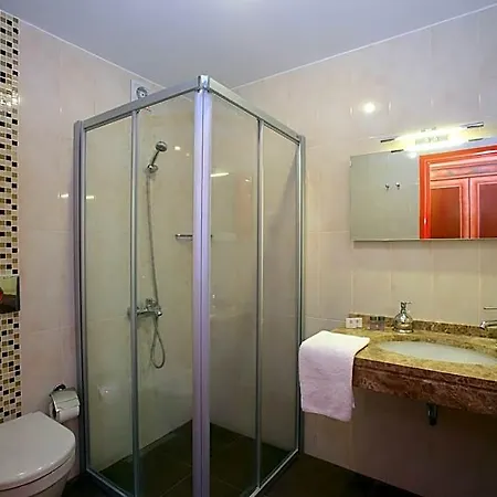Hotel Catamaran 2*